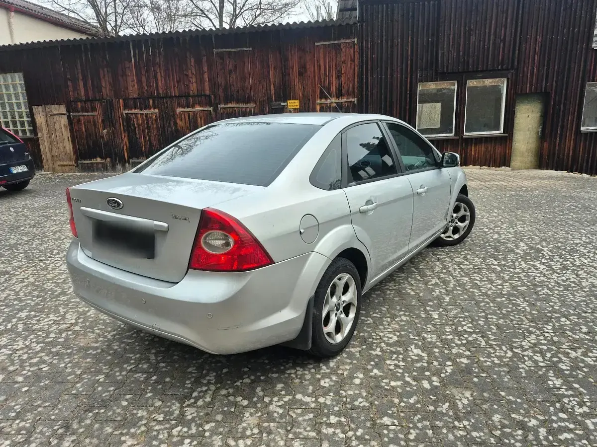 Używany Ford Focus 105 KM (77 kW) 2011 Srebrny Sedan/Limuzyna