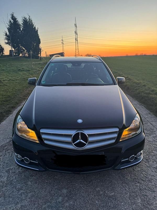 Gebraucht Mercedes C220 170 PS (125 kW) 2014 Schwarz Kombi