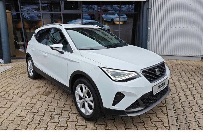 Weiß Gebraucht 2023 Seat Arona FR SUV | 17.990 € (Guter Preis) - Bild 1/4