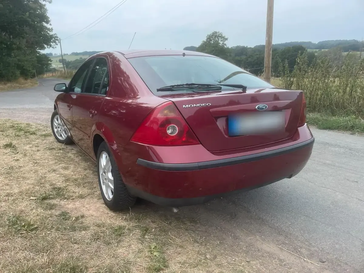 Gebraucht Ford Mondeo 145 PS (106 kW) 2001 Rot Limousine