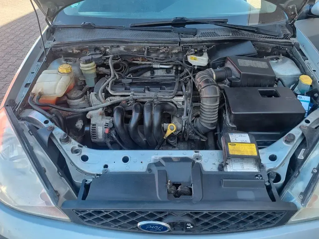 Używany Ford Focus 101 KM (74 kW) 2004 Szary Sedan/Limuzyna
