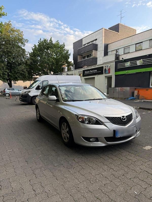 Grau Gebraucht 2004 Mazda 3 Kleinwagen | 1.100 € - Bild 1/4