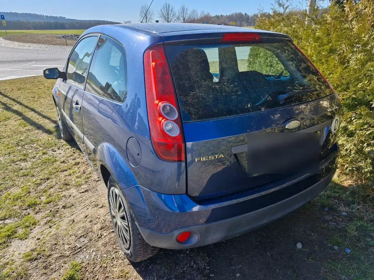 Używany Ford Fiesta 60 KM (44 kW) 2006 Niebieski Hatchback