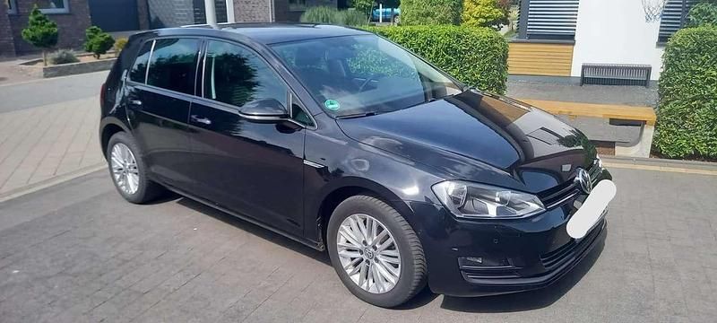 Schwarz Gebraucht 2014 VW Golf VII Cup Limousine | 10.900 € (Fairer Preis) - Bild 1/4