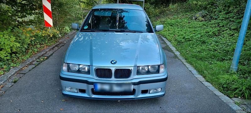 Second-hand BMW 323 170 CP (125 kW) 1999 Argintiu