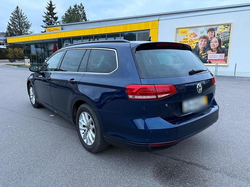 Gebraucht VW Passat 150 PS (110 kW) 2018 Blau Kombi
