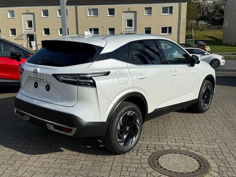 Neu Nissan Qashqai N-Connecta 158 PS (116 kW) 2025 Weiß SUV