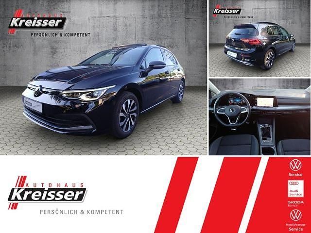 Deep black perleffekt (metallic) Gebraucht 2022 VW Golf VIII Active Limousine | 22.950 € (Etwas zu teuer) - Bild 1/4