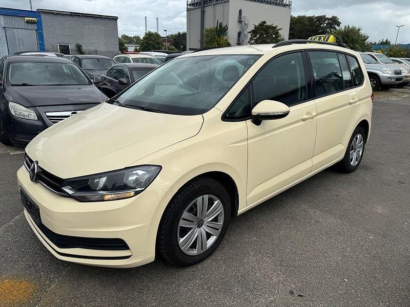 Beige Gebraucht 2022 VW Touran Active Van / Kleinbus | 11.500 € (Guter Preis) - Bild 1/4