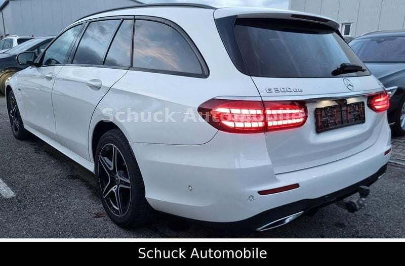 Weiß Gebraucht 2020 Mercedes E300 AMG Limousine | 29.700 € (Fairer Preis) - Bild 1/4