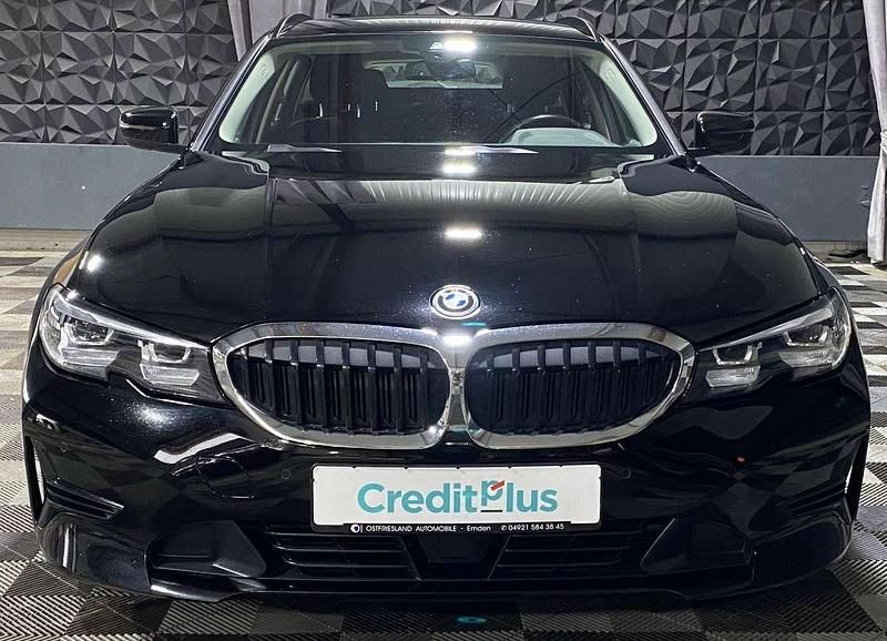 Gebraucht BMW 330e Advantage 184 PS (135 kW) 2021 Schwarz Kombi