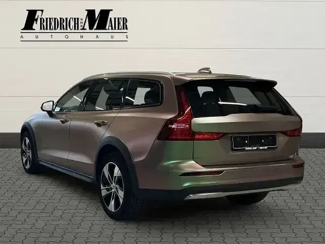 Gebraucht Volvo V60 CC Plus 197 PS (144 kW) 2023 Schwarz Kombi
