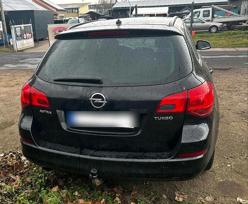 Gebraucht Opel Astra 140 PS (102 kW) 2011 Schwarz Kombi