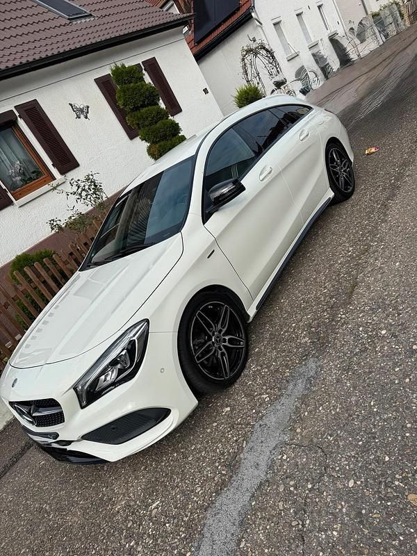 Weiß Gebraucht 2017 Mercedes CLA180 Limousine | 16.500 € (Guter Preis) - Bild 1/4