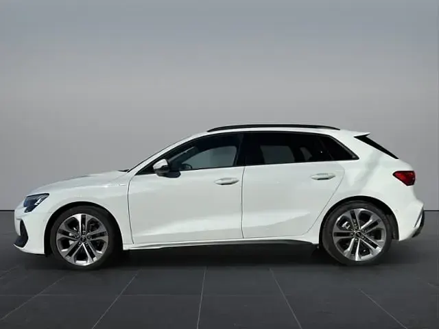 Gebraucht Audi A3 S-Line 116 PS (85 kW) 2025 Gletscherweiß metallic Limousine