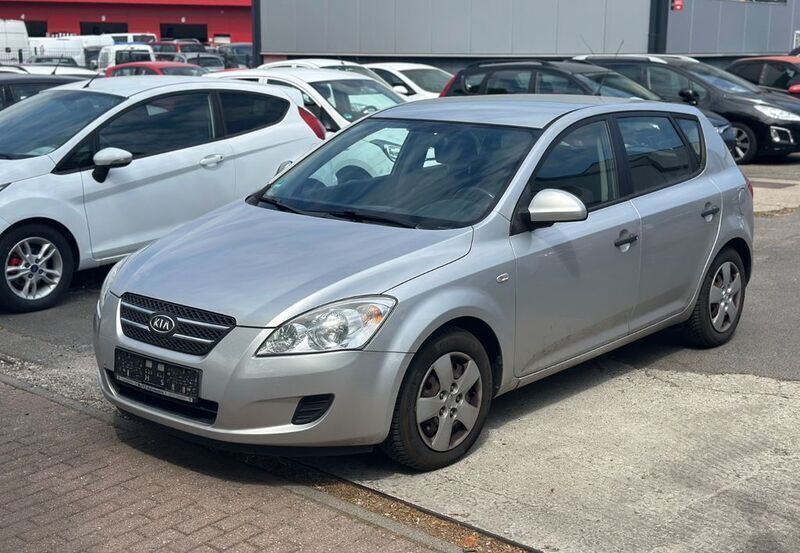 Silber Gebraucht 2008 Kia Ceed Limousine | 990 € (Guter Preis) - Bild 1/4