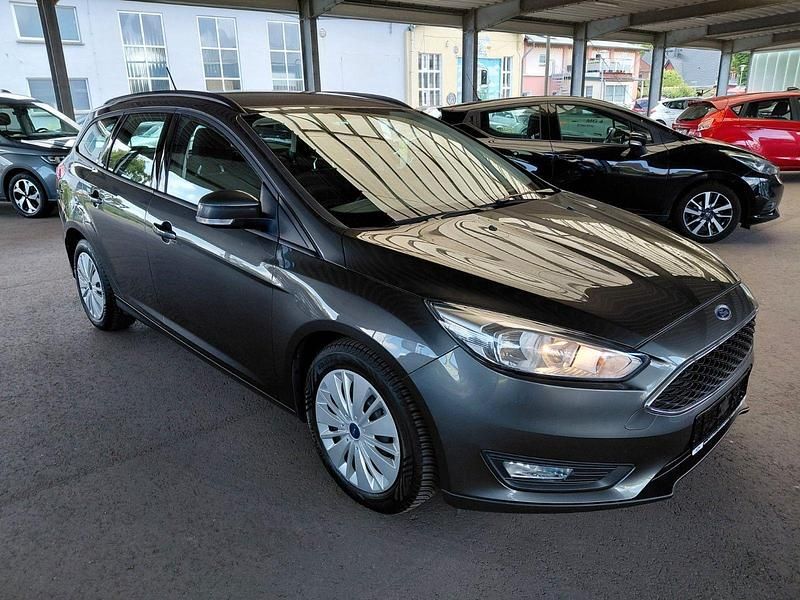 Gebraucht Ford Focus Business Edition 125 PS (91 kW) 2018 Grau Kombi