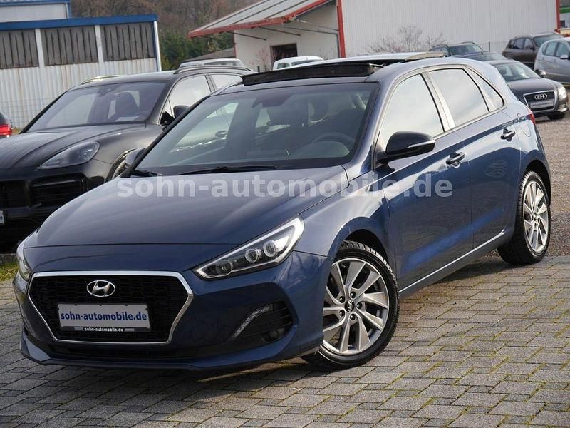 Blau Gebraucht 2018 Hyundai i30 Passion Plus Limousine | 15.800 € (Fairer Preis) - Bild 1/4