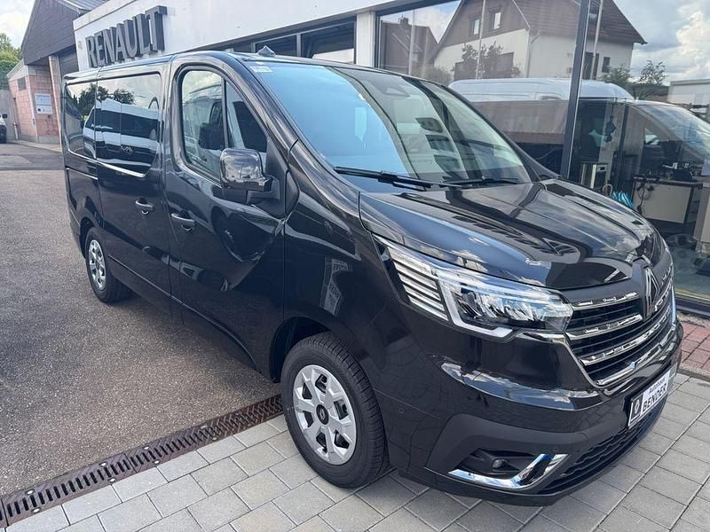 Neu Renault Trafic Evolution 150 PS (110 kW) 2025 Tenebro schwarz Van / Kleinbus