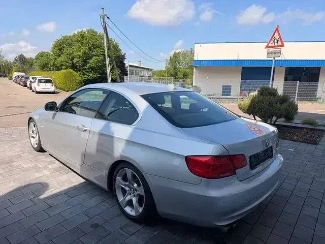 Gebraucht BMW 325 Comfort Edition 218 PS (160 kW) 2010 Silber Coupé