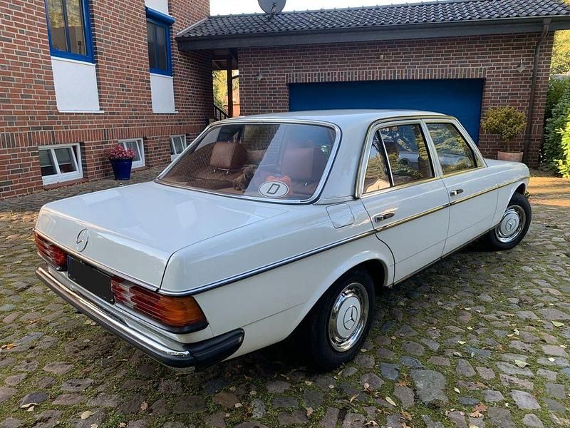 Gebraucht Mercedes 240 72 PS (52 kW) 1980 Weiß Limousine