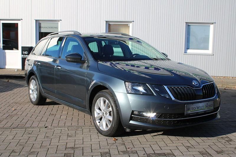 Grau Gebraucht 2017 Skoda Octavia Style Kombi | 13.890 € (Fairer Preis) - Bild 1/4
