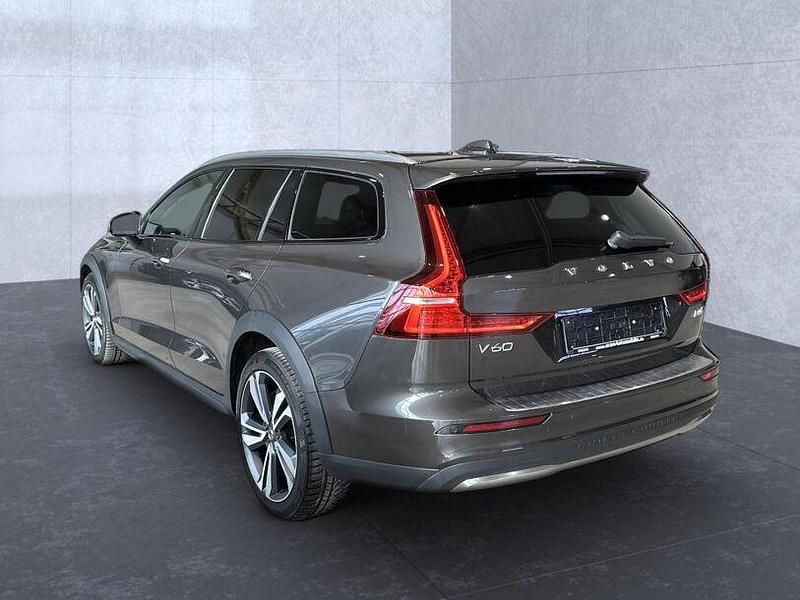 Gebraucht Volvo V60 CC Plus 197 PS (144 kW) 2023 Grau Kombi