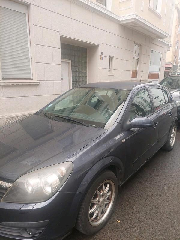 Grau Gebraucht 2007 Opel Astra Limousine | 1.300 € (Superpreis) - Bild 1/4