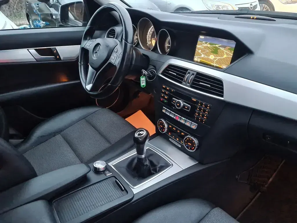 Gebraucht Mercedes C200 Avantgarde 136 PS (100 kW) 2011 Schwarz Kombi