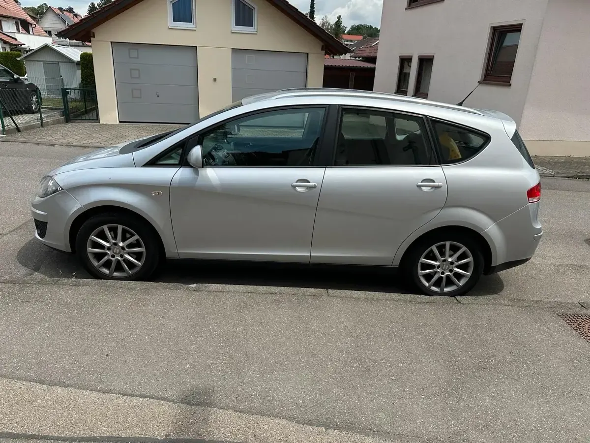 Gebraucht Seat Altea XL 106 PS (77 kW) 2011 Silber Van / Kleinbus