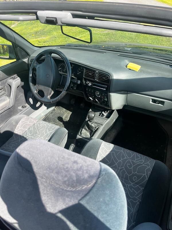 Second-hand Renault 19 1994 Negru Cabrio