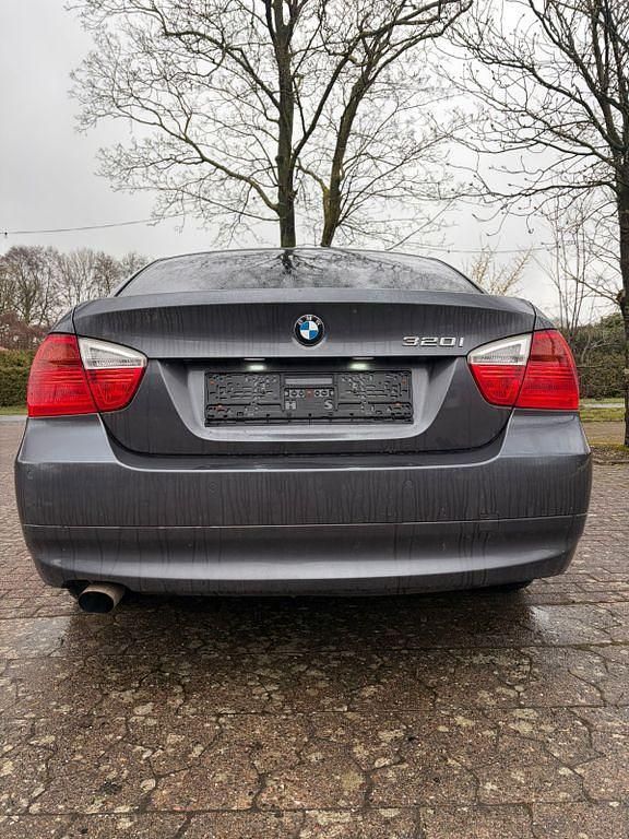 Gebraucht BMW 320 150 PS (110 kW) 2005 Grau Limousine