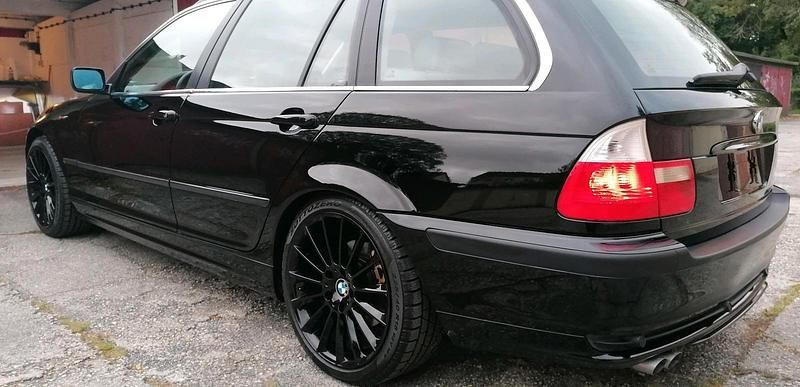 Schwarz Gebraucht 2003 BMW 320 Kombi | 4.999 € (Teuer) - Bild 1/4