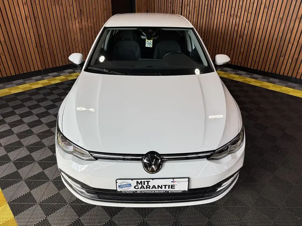 Gebraucht VW Golf VIII Style 131 PS (96 kW) 2024 Weiß Limousine