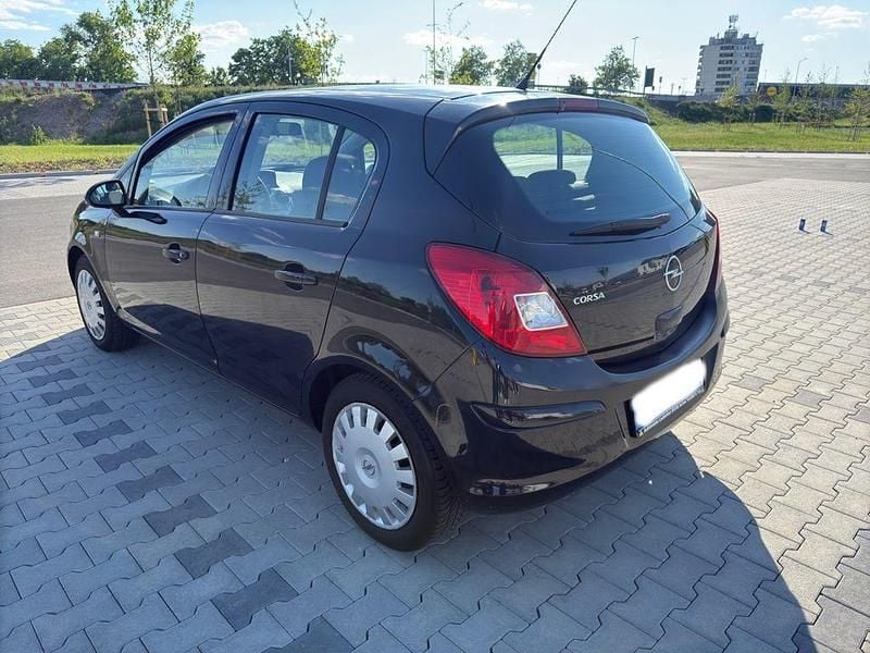 Używany Opel Corsa 80 KM (58 kW) 2008 Czarny Sedan/Limuzyna