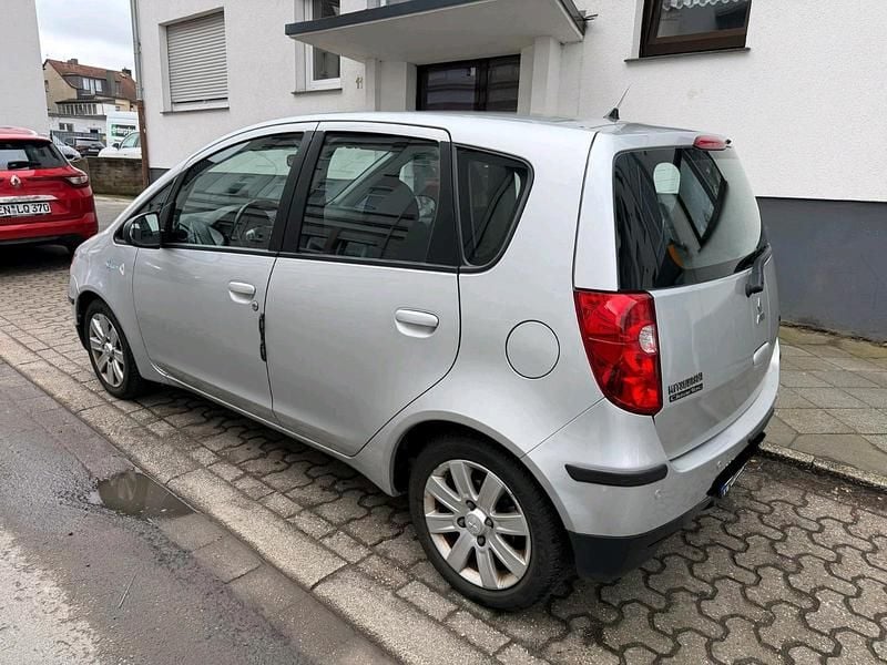 Gebraucht Mitsubishi Colt 75 PS (55 kW) 2011 Silber Kleinwagen