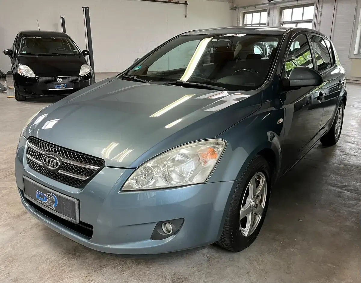 Używany Kia Ceed 109 KM (80 kW) 2009 Niebieski Hatchback