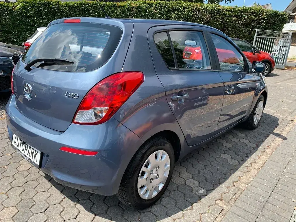 Gebraucht Hyundai i20 Edition 86 PS (63 kW) 2013 Blau Kleinwagen