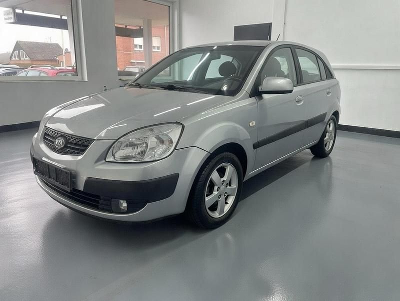 Gebraucht Kia Rio 110 PS (80 kW) 2005 Silber Limousine