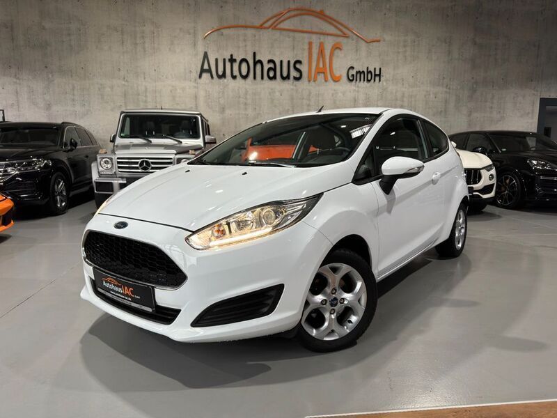 Weiß Gebraucht 2017 Ford Fiesta Trend Kleinwagen | 8.800 € (Teuer) - Bild 1/4