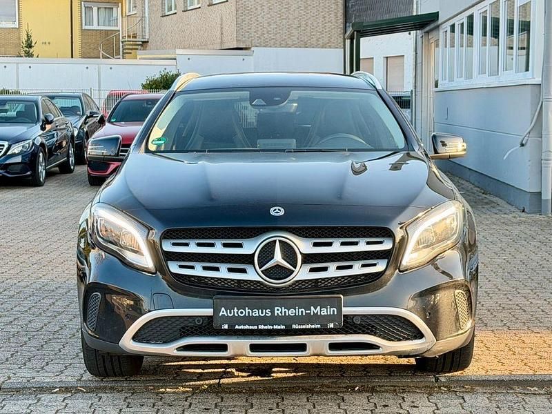 Gebraucht Mercedes GLA180 122 PS (89 kW) 2019 Nachtschwarz SUV