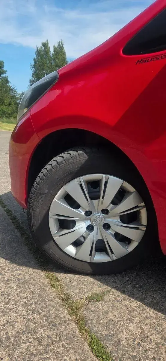 Gebraucht Toyota Yaris 69 PS (50 kW) 2016 Rot Kleinwagen
