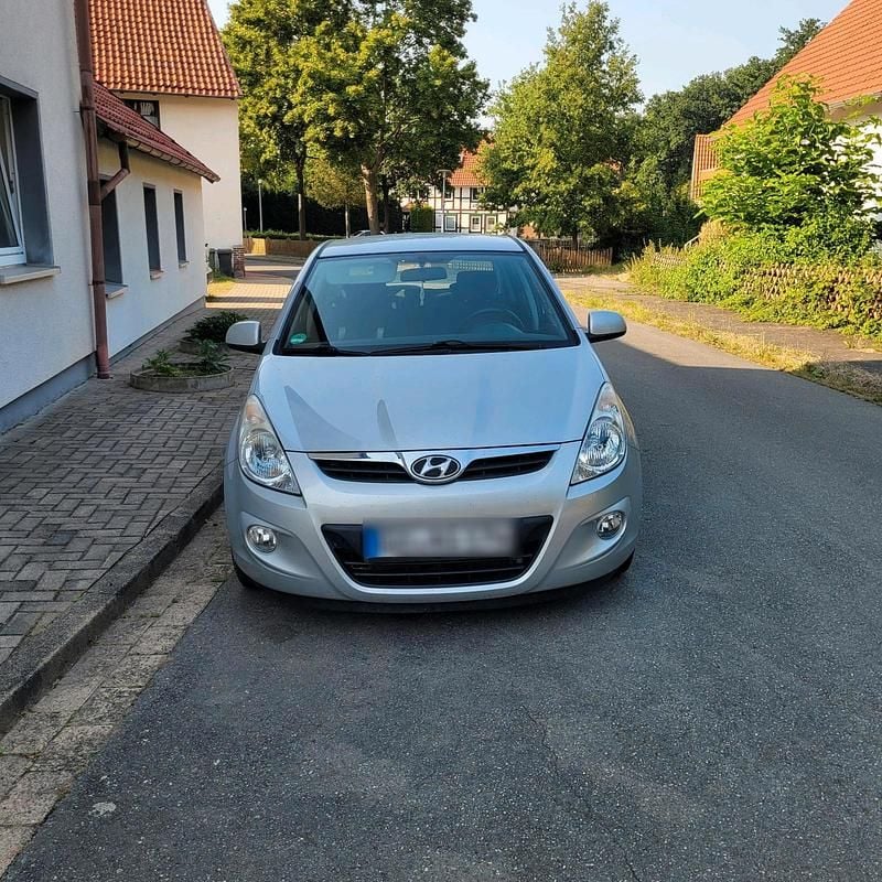 Silber Gebraucht 2011 Hyundai i20 Kleinwagen | 7.000 € (Guter Preis) - Bild 1/4