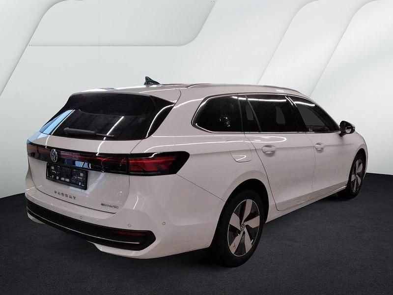 Gebraucht VW Passat Business 150 PS (110 kW) 2025 Pure white Kombi