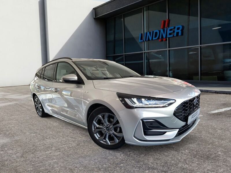 Silber Gebraucht 2023 Ford Focus ST-Line X Limousine | 26.690 € (Teuer) - Bild 1/4