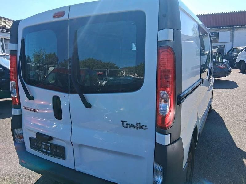 Second-hand Renault Trafic 114 CP (83 kW) 2012 Alb Monovolum