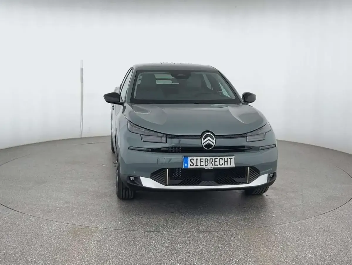 Neu Citroën C4 131 PS (96 kW) 2025 Lackierung manhattan green/typ Limousine