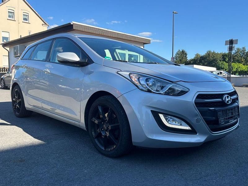 Gebraucht Hyundai i30 Style 110 PS (80 kW) 2017 Silber Kombi