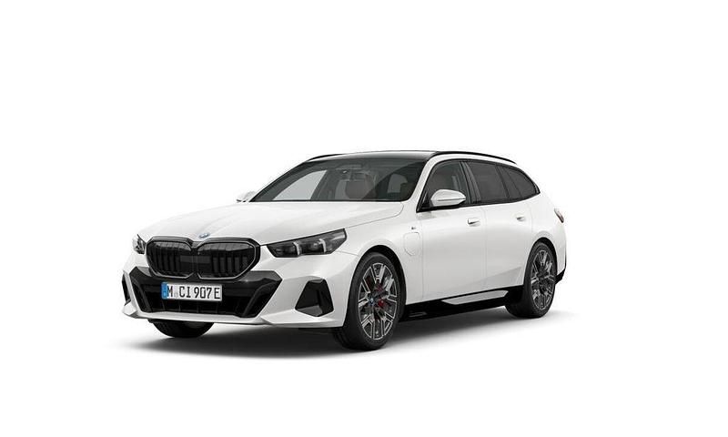 Weiß Gebraucht 2025 BMW 550e M Sport Kombi | 69.722 € (Superpreis) - Bild 1/4