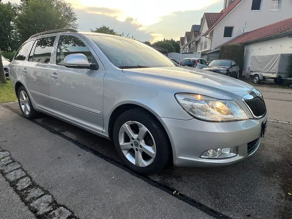 Gebraucht Skoda Octavia 110 PS (80 kW) 2012 Silber Kombi